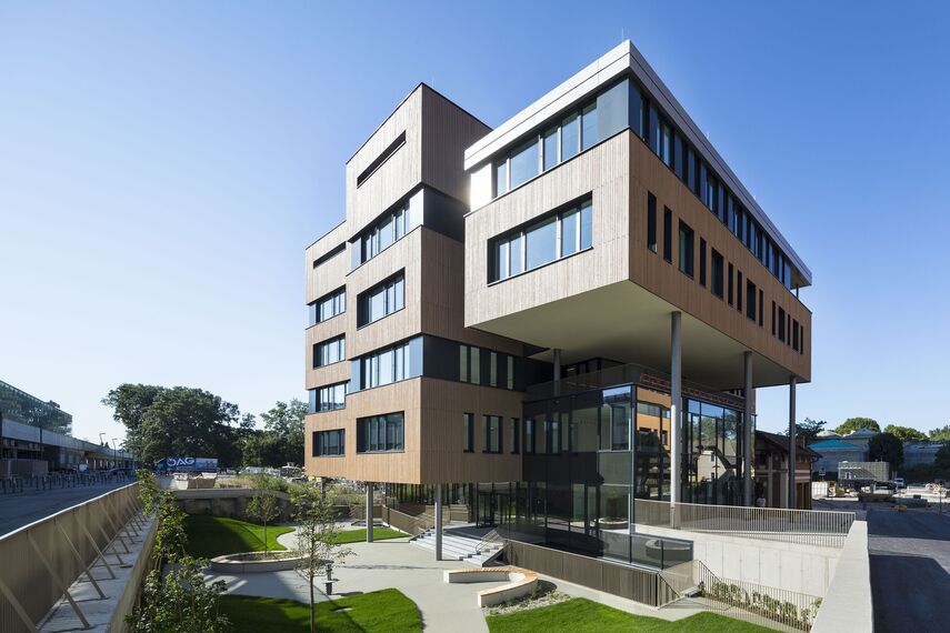 thermfix vario Facades, fuego light Windows, presto 50 Doors and unico Doors - Olly-Schwarz-Schule in Vienna located in Wien, Austria