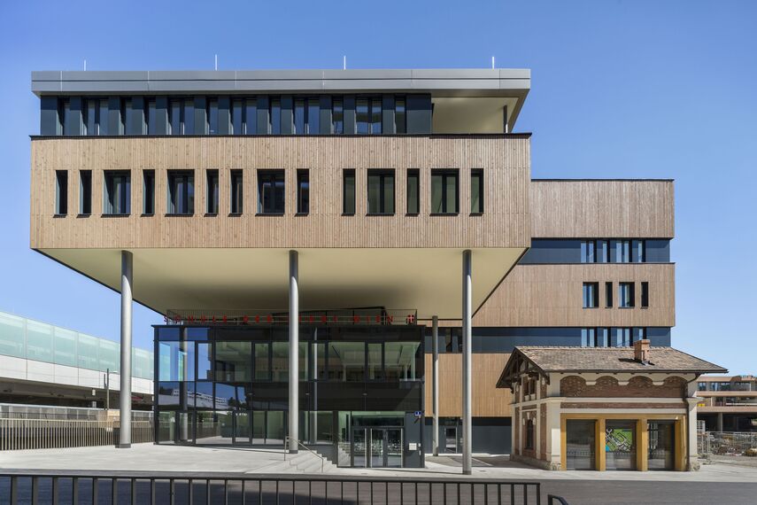 thermfix vario Facades, fuego light Windows, presto 50 Doors and unico Doors - Olly-Schwarz-Schule in Vienna located in Wien, Austria
