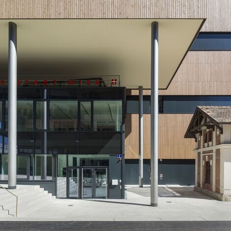 thermfix vario Facades, fuego light Windows, presto 50 Doors and unico Doors - Olly-Schwarz-Schule in Vienna located in Wien, Austria